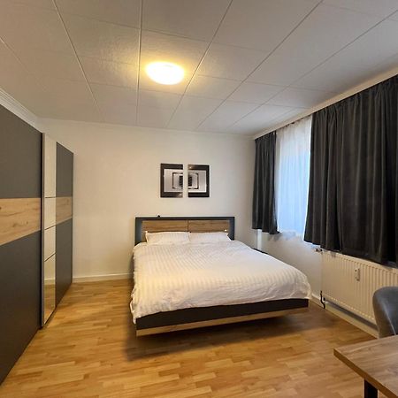 Bequemes Zimmer In Moderner Unterkunft My Pension Duisburg Exteriör bild