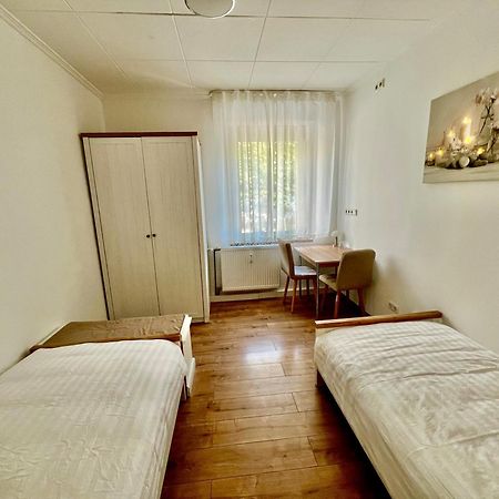 Bequemes Zimmer In Moderner Unterkunft My Pension Duisburg Exteriör bild
