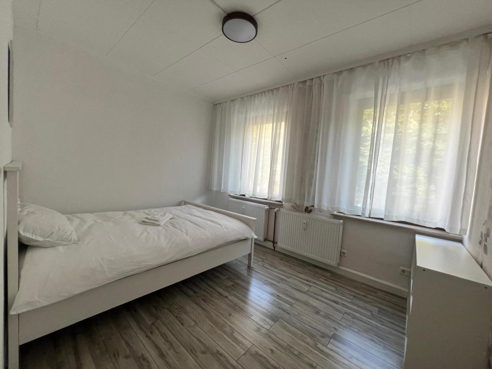 Bequemes Zimmer In Moderner Unterkunft My Pension Duisburg Exteriör bild