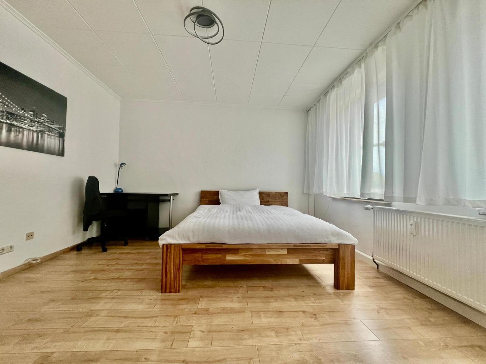 Bequemes Zimmer In Moderner Unterkunft My Pension Duisburg Exteriör bild