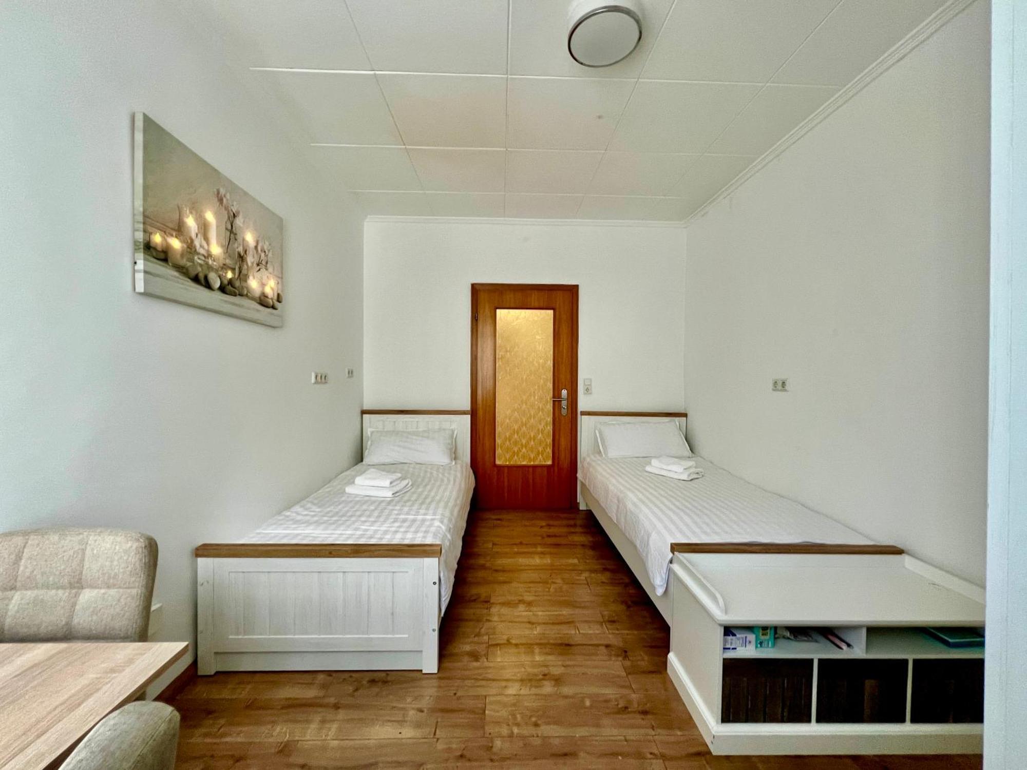 Bequemes Zimmer In Moderner Unterkunft My Pension Duisburg Exteriör bild