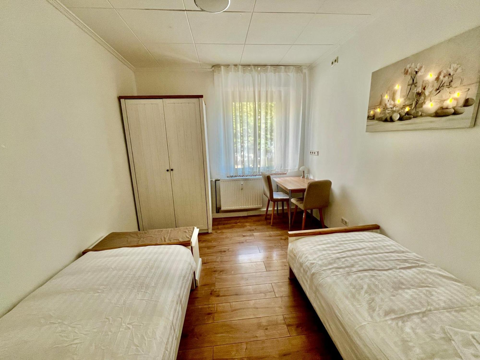 Bequemes Zimmer In Moderner Unterkunft My Pension Duisburg Exteriör bild