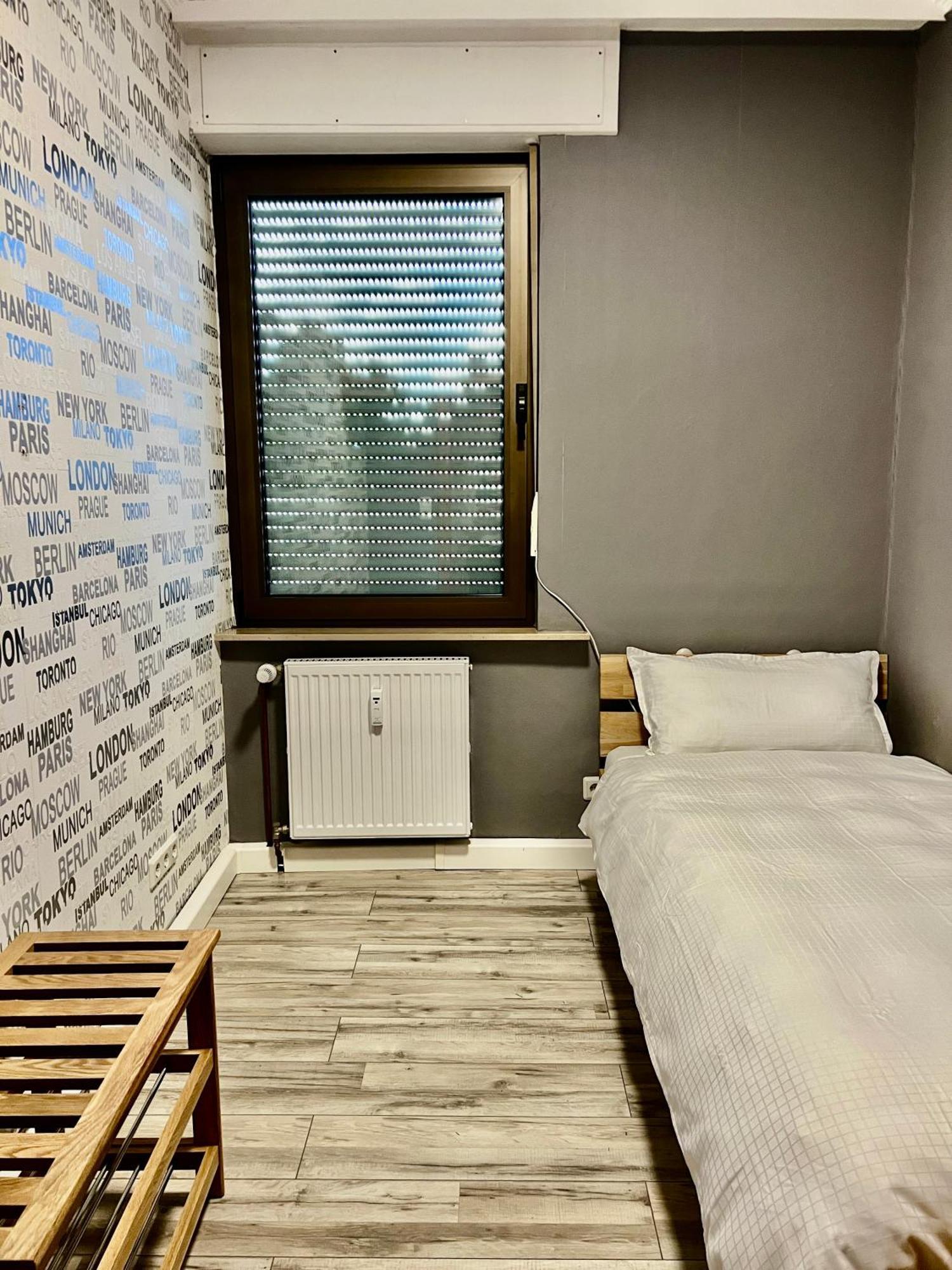 Bequemes Zimmer In Moderner Unterkunft My Pension Duisburg Exteriör bild