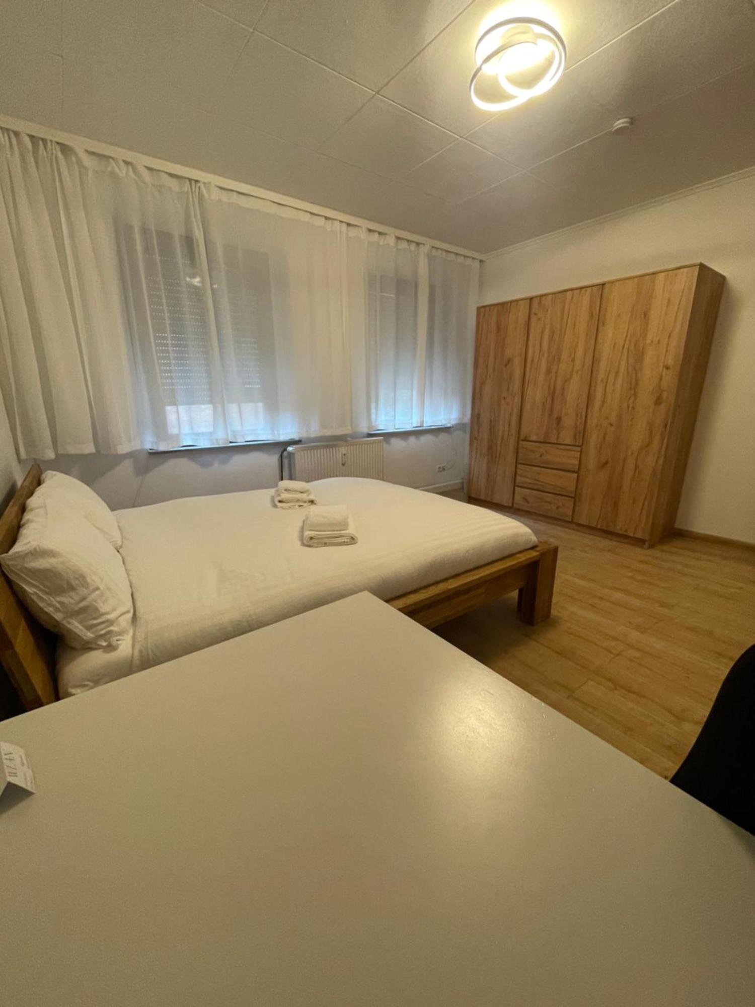 Bequemes Zimmer In Moderner Unterkunft My Pension Duisburg Exteriör bild