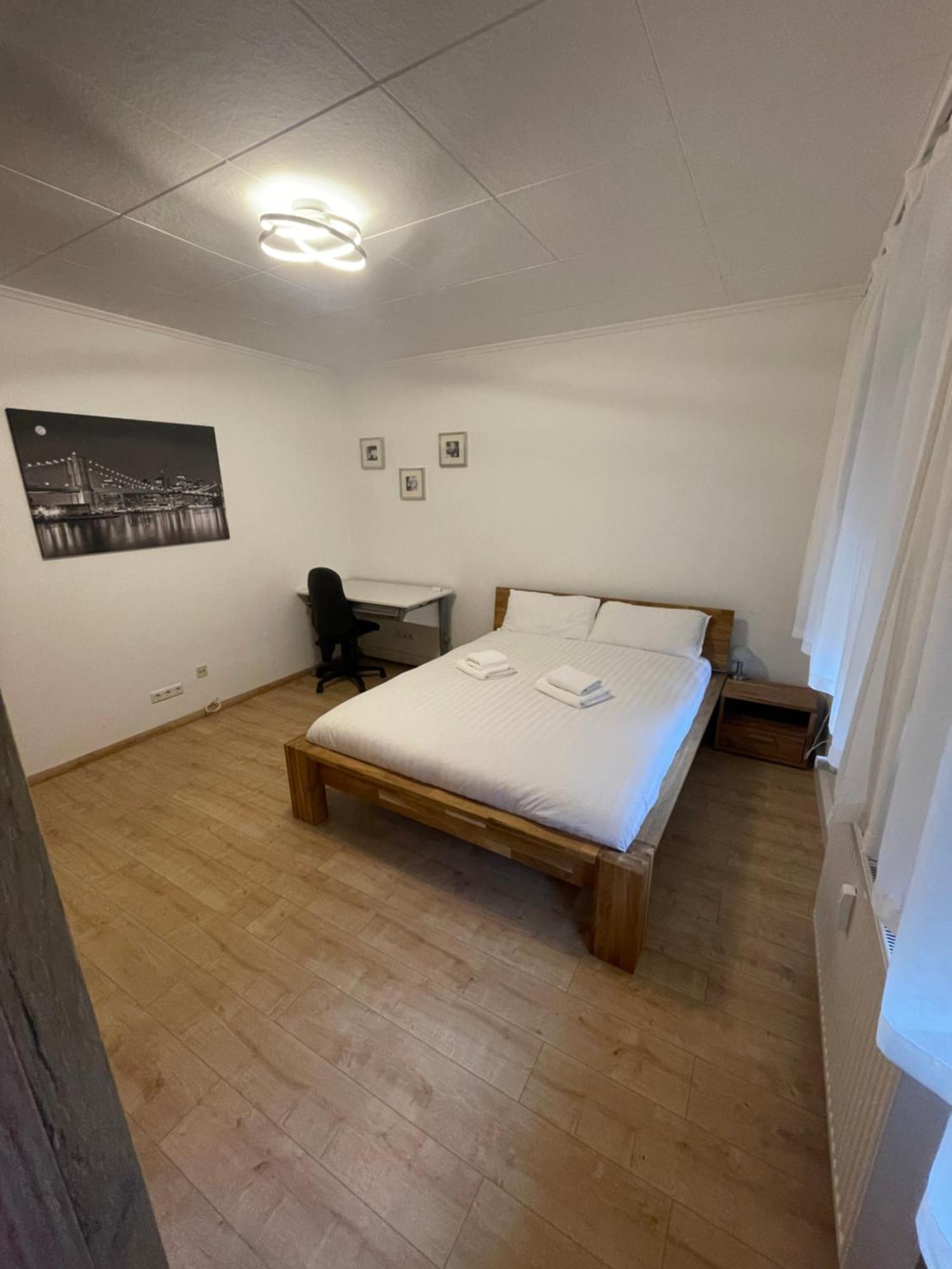 Bequemes Zimmer In Moderner Unterkunft My Pension Duisburg Exteriör bild