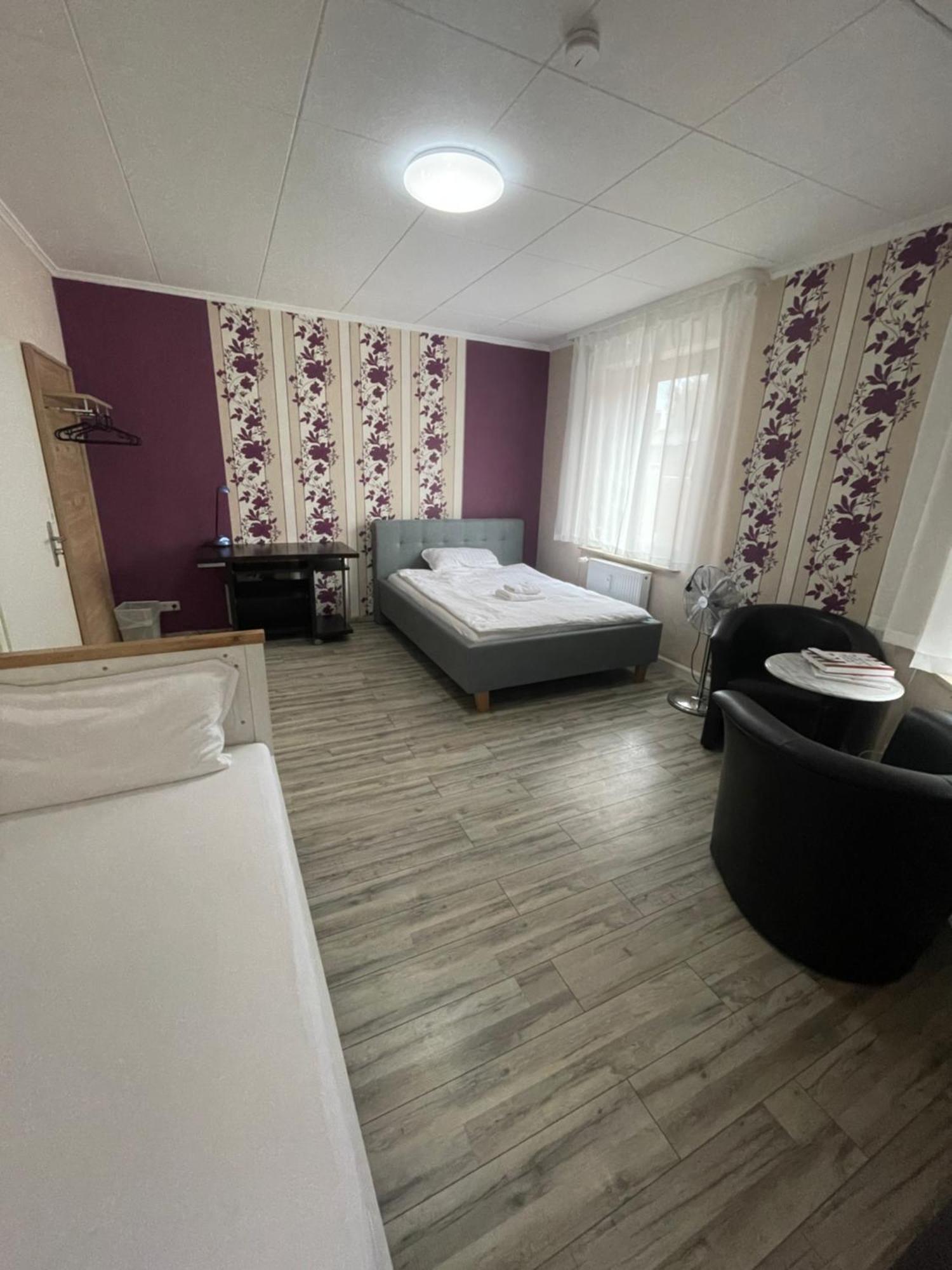 Bequemes Zimmer In Moderner Unterkunft My Pension Duisburg Exteriör bild